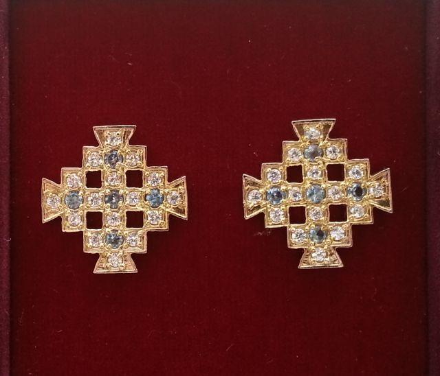 "Mergi cu Dumnezeu". Colanţii şi ceasurile cu chipul Mântuitorului se vând ca pâinea caldă 191310