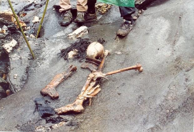 Descoperirea pe care nici un om nu şi-o putea explica. Sute de schelete umane, descoperite sub gheaţa unui lac 191463