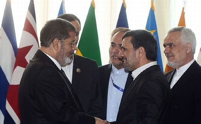 Mahmoud Ahmadinejad vizitează Egiptul