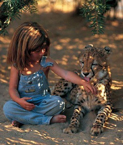 "Micuţa Mowgli", copila care a trăit 10 ani în junglă. "Privea în ochi animalele sălbatice şi începea să le vorbească" 191506