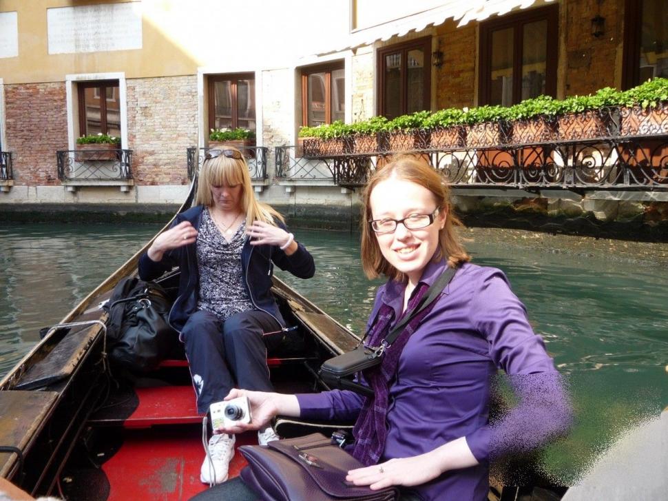 Vrea să devină politician, dar pentru 1000 de euro este dispusă să îţi facă asta 191432