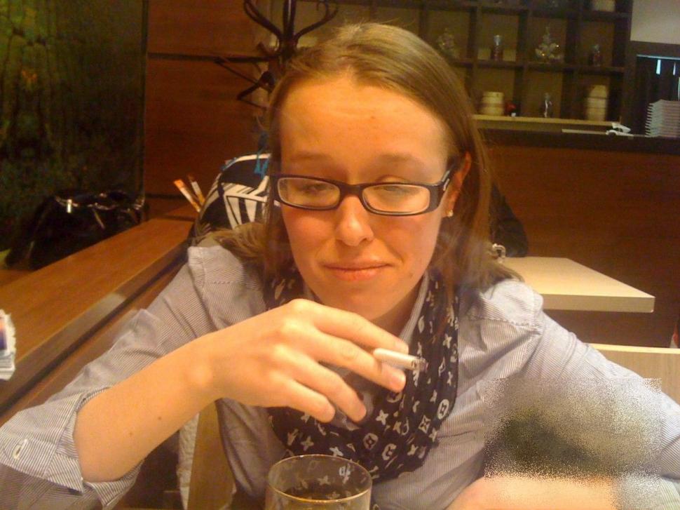 Vrea să devină politician, dar pentru 1000 de euro este dispusă să îţi facă asta 191435