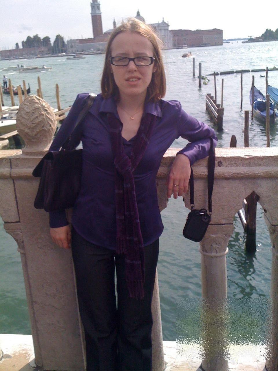 Vrea să devină politician, dar pentru 1000 de euro este dispusă să îţi facă asta 191437