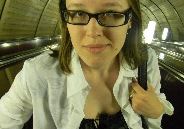 Vrea să devină politician, dar pentru 1000 de euro este dispusă să îţi facă asta 191443