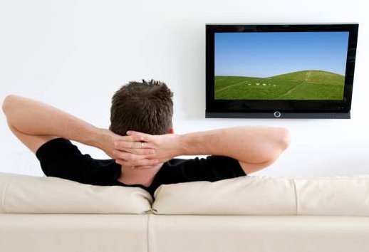Ce pățesc bărbații care se uită mult la TV. Viața lor în dormitor nu va mai fi aceeași