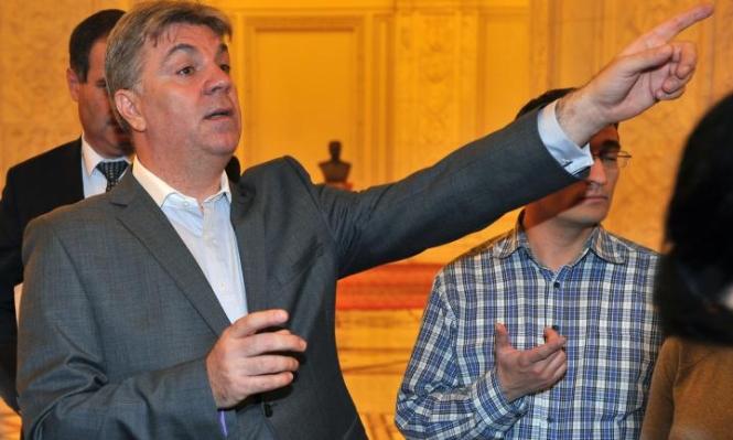 Şeful Camerei Deputaţilor, Valeriu Zgonea, face glume &quot;de centură&quot; cu deputaţii PDL