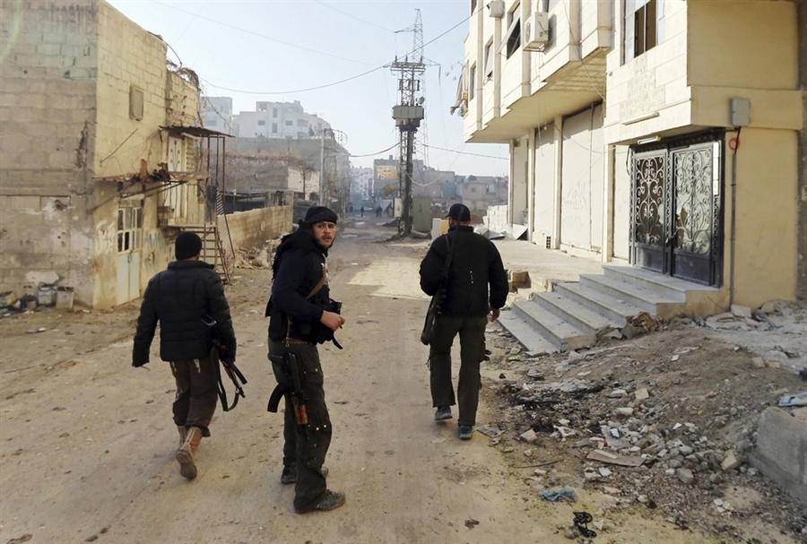 A doua zi de asediu la periferia Damascului. Rebelii câştigă teren