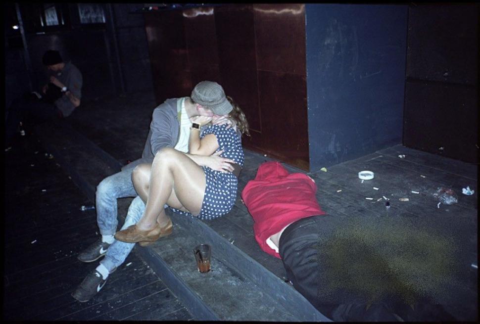 "E groaznic să văd ce face fiica mea". Părinţii acestor tinere au încremenit când le-au văzut cum se distrează în cluburi 191922