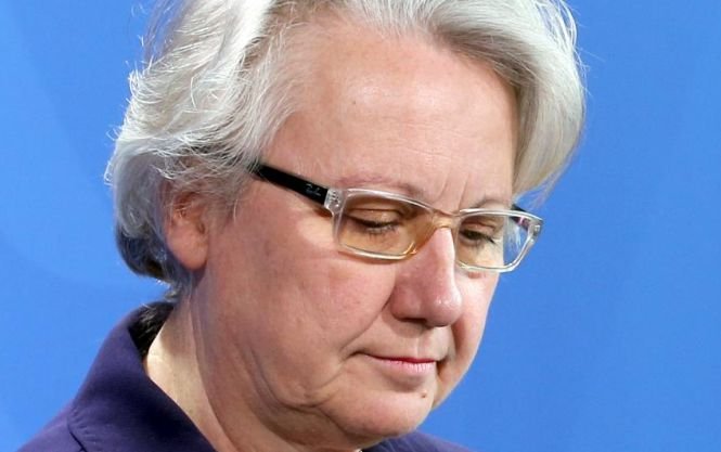 Ministrul german al Educaţiei a demisionat, în urma acuzaţiilor de plagiat