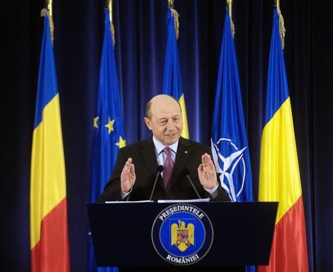 Băsescu critică &quot;scrisoarea semnată&quot; a premierului Ponta. Soluţia ar fi redactarea unei alte scrisori