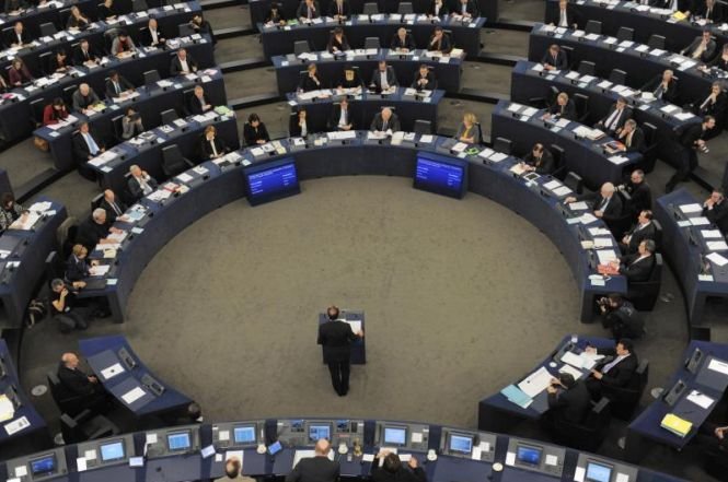 Traian Băsescu face apel la europarlamentarii români să susţină bugetul UE fără rezerve