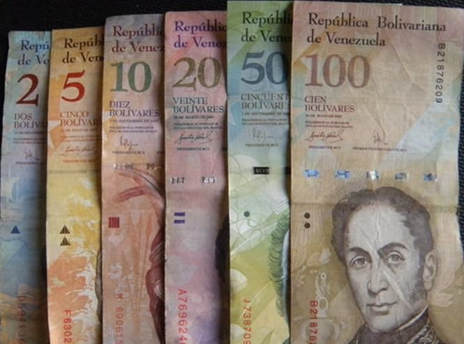 Venezuela a devalorizat moneda naţională cu 32%, pentru a cincea oară în ultimii nouă ani
