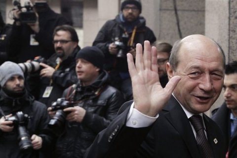 Bărbatul care a primit o palmă ”prezidențială”. Are Băsescu imunitate și pentru lovire?