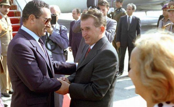 "Văd în faţa mea o imagine a lui Ceauşescu". Cum a fost  determinat Hosni Mubarak să renunţe la putere 192527