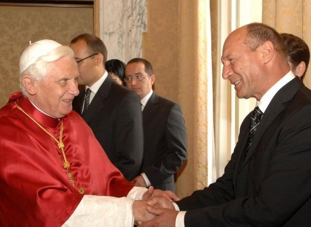 Traian Băsescu va fi primit, vineri, de Papa Benedict al XVI-lea, la Vatican
