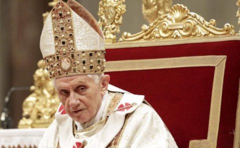 Papa Benedict denunţă, în ultima sa predică, &quot;loviturile&quot; împotriva unităţii Bisericii şi &quot;ipocrizia religioasă&quot;