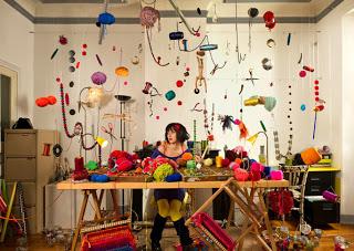 Vârtejul haosului, o artă! Obiecte suspendate între realitate şi ficţiune 192994