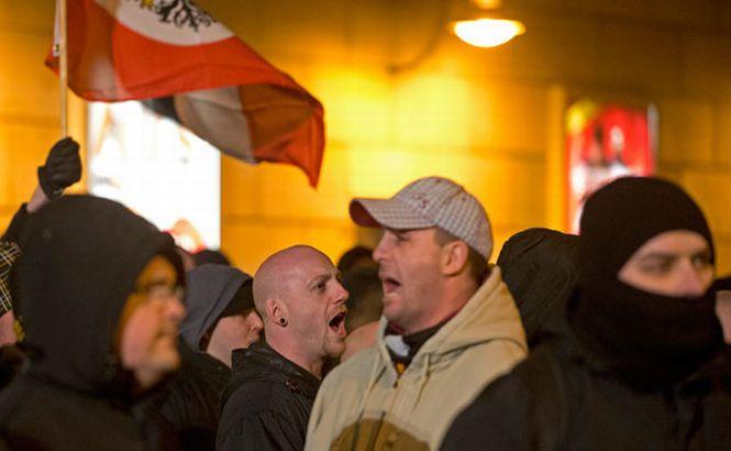 13.000 de oameni au format un lanţ uman împotriva neo-naziştilor din Dresda 193249