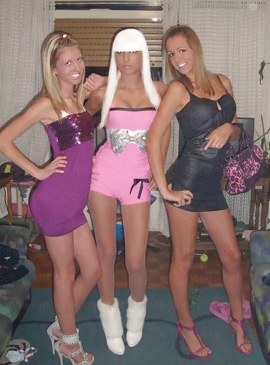 Fata asta are un corp superb, dar iubitul ei o jigneşte şi-i spune asta: "Când o sărut, trebuie să închid ochii să nu mă sperii" 193168