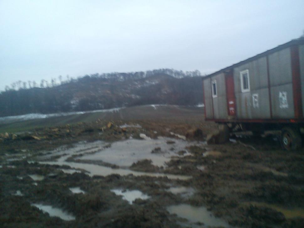 Pădurile au fost pur şi simplu "şterse", iar pământul o ia la vale peste casele oamenilor. Dezastrul la care asistăm neputincioşi 193242