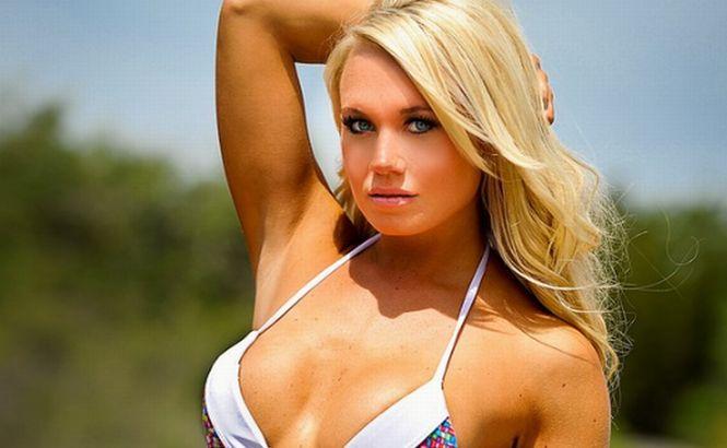 Blonda despre care lumea întreagă credea că i-a luat minţile unui parlamentar. Misterul mesajelor de pe Twitter 193498