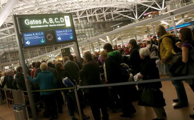 Două aeroporturi din Germania, afectate de greva controlorilor de securitate