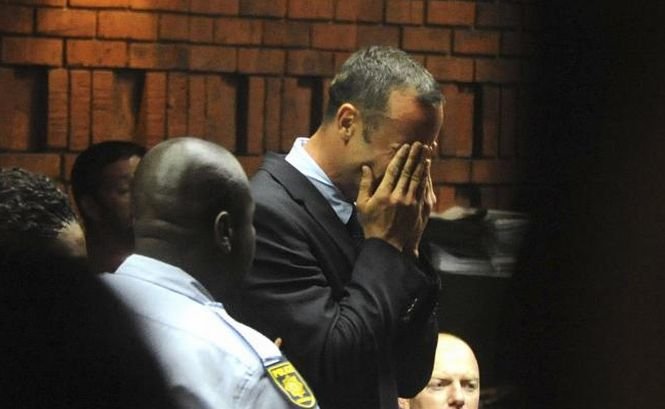 Pistorius a izbucnit în lacrimi la tribunal. Procurorii vor să demonstreze că sportivul a ucis cu premeditare