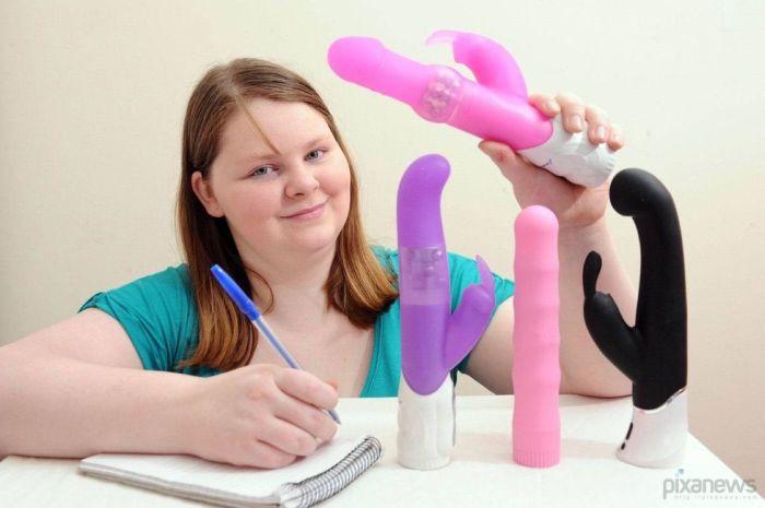 Spune că nu a făcut sex niciodată, dar a ajuns să afle toată lumea ce face ea noaptea în pat 193400