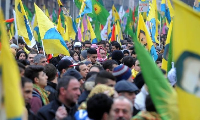 Zeci de mii de kurzi au defilat la Strasbourg, pentru a cere eliberarea liderului PKK, Abdullah Ocalan