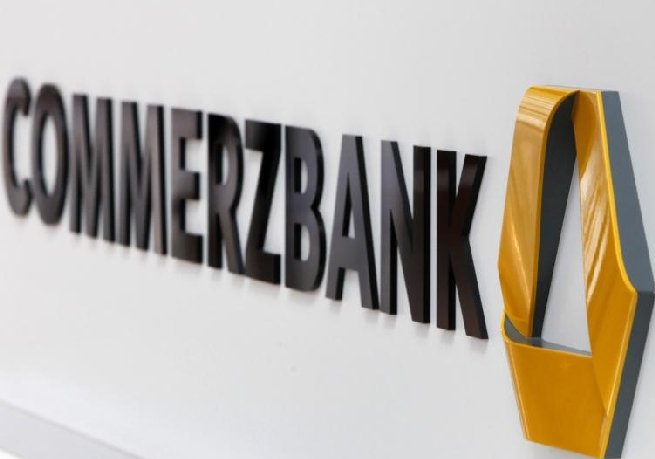 Directorul general al Commerzbank a renunţat la bonusuri şi a redus beneficiile băncii