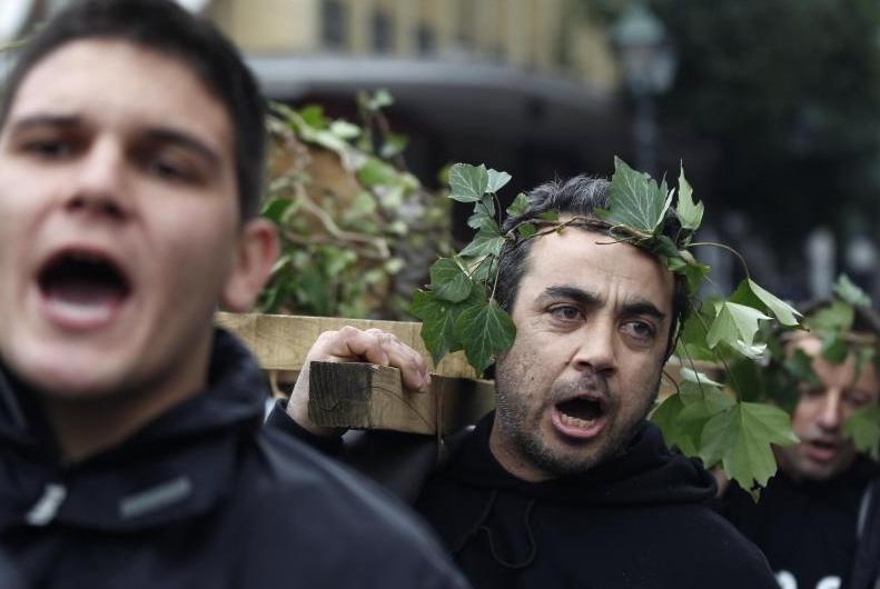 Grecia. Zeci de persoane au atacat instalaţii de exploatare a aurului în regiunea Halkidiki 193676