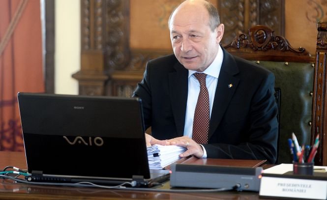 Băsescu îl atacă pe Blaga, pe Facebook: Nu pot avea dialog cu liderii PDL cât timp conducerea e asigurată de actuala echipă