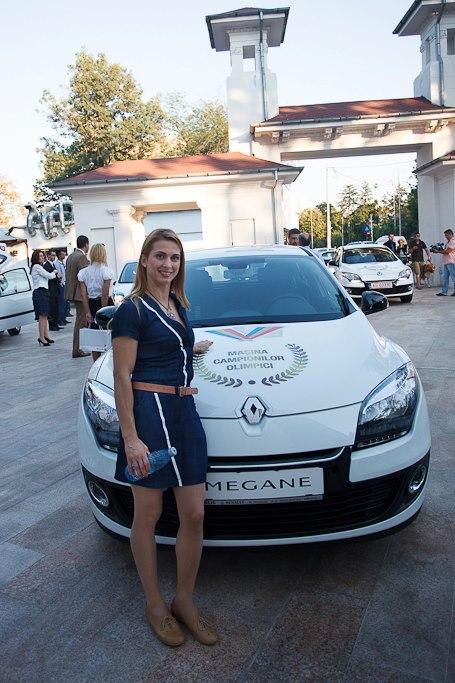 A început FOTE 2013. Renault oferă 50 de maşini organizatorilor pe toată durata festivalului 193943