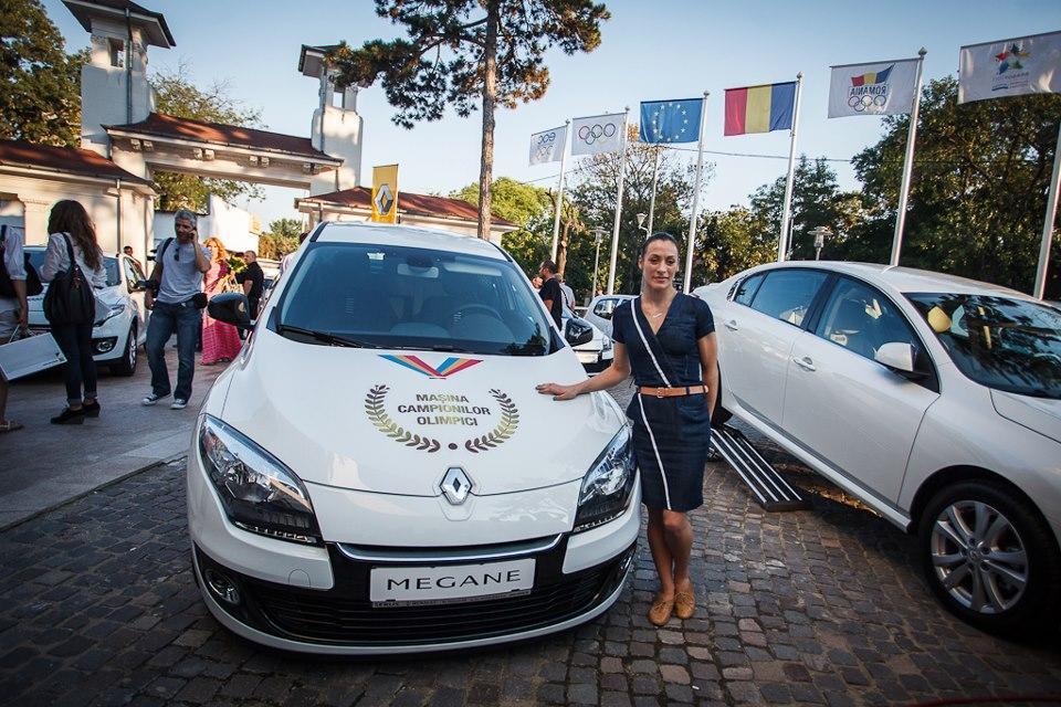 A început FOTE 2013. Renault oferă 50 de maşini organizatorilor pe toată durata festivalului 193945