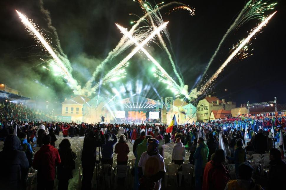 A început FOTE 2013. Renault oferă 50 de maşini organizatorilor pe toată durata festivalului 193946