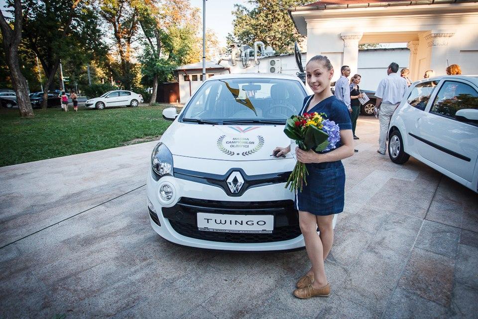 A început FOTE 2013. Renault oferă 50 de maşini organizatorilor pe toată durata festivalului 193949