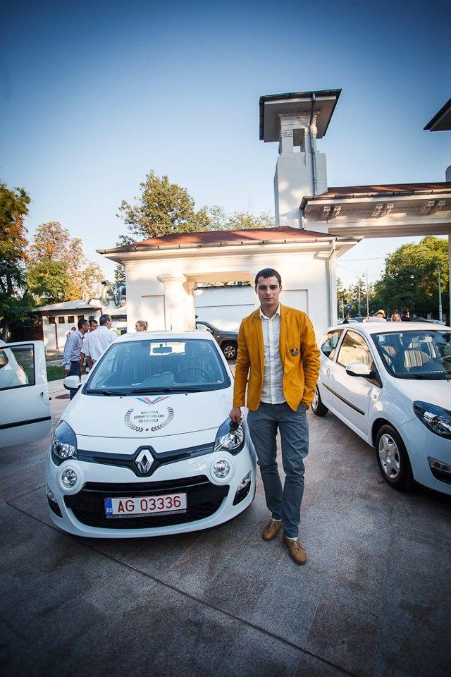 A început FOTE 2013. Renault oferă 50 de maşini organizatorilor pe toată durata festivalului 193950