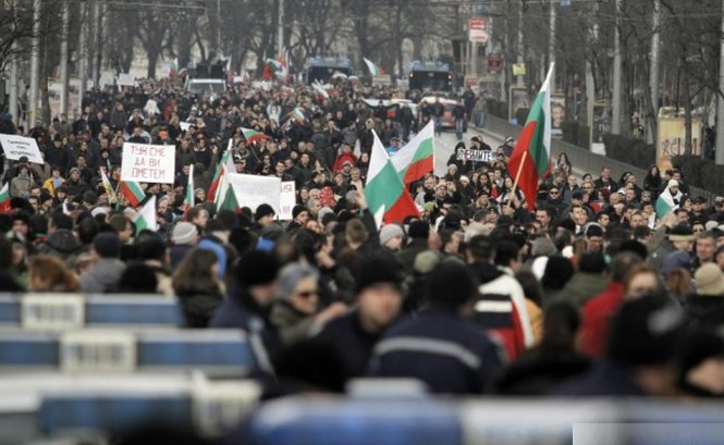 A zecea zi de proteste în Bulgaria. Mii de oameni manifestează pe străzi, nemulţumiţi de creşterea preţurilor