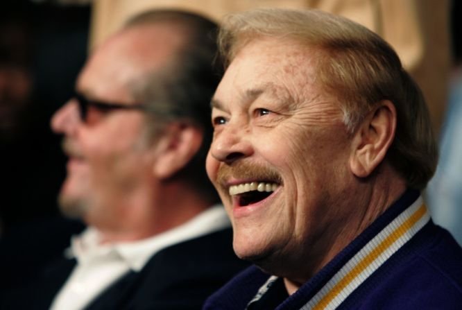 Jerry Buss, legendarul patron al Los Angeles Lakers, a murit la vârsta de 80 de ani