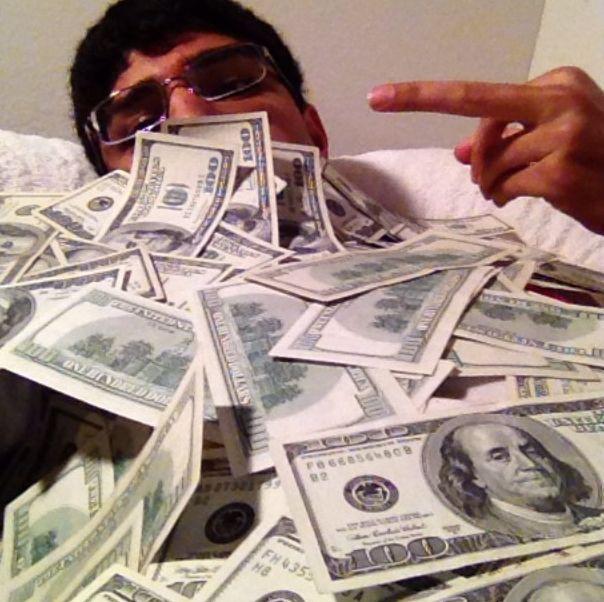 Cocalar de America, mândru tare pe Instagram. Cheltuie în fiecare zi 2.000 de dolari şi se spală cu şampanie 194205