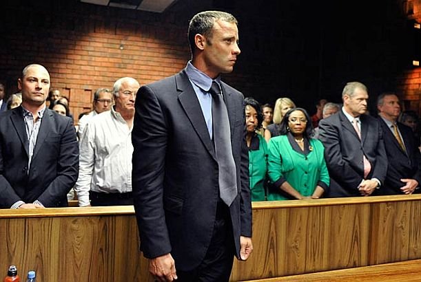 Ce s-a întâmplat ieri în curtea de judecată în care era anchetat cazul lui Pistorius. Procurorul a încremenit când a fost întrebat asta