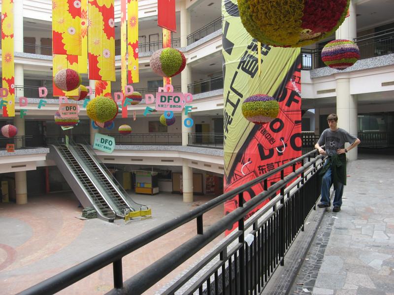 Cel mai mare mall din lume, un "templu" GOL, ocupat în proporţie de 1%. Măsoară 900.000 mp 194407