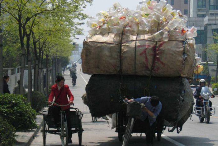 Nu-ţi va trece prin cap ce transporta acest şofer când a fost oprit de poliţişti. Toţi îl claxonau când treceau pe lângă el 194381