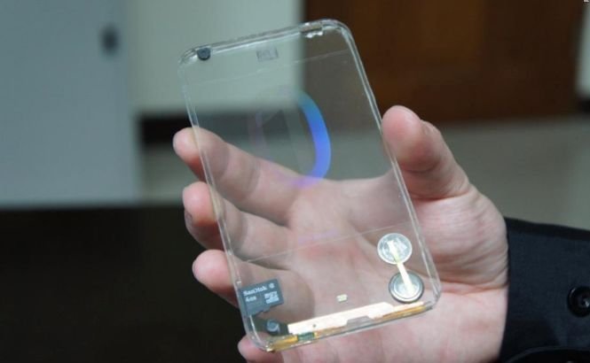 Telefonul &quot;invizibil&quot;. Smartphone-ul transparent va apărea pe piaţă până la sfârşitul anului