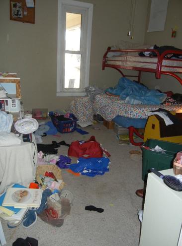 Când expeditorul e o zână. Şi-a convins fiica să-şi facă curat în cameră într-un mod inedit 194709