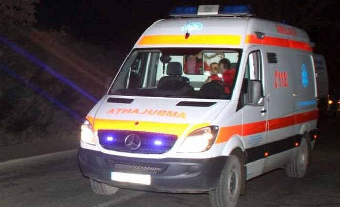 Ambulanţă implicată într-un accident rutier în Galaţi. Şoferul ambulanţei a ajuns la spital
