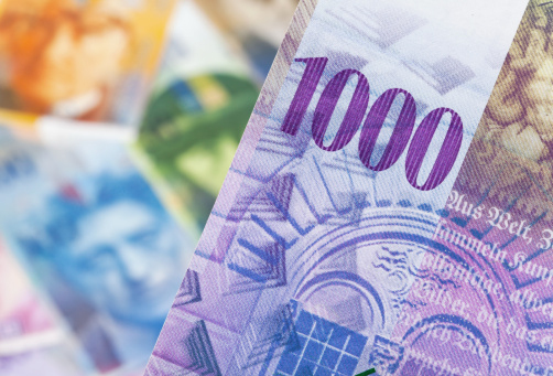Anchetă UE: Bănci şi brokeri au format carteluri, pentru a manipula dobânzile la creditele în franci elveţieni