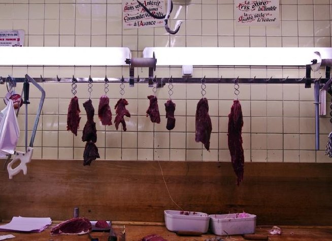 Un măcelar din Austria recunoaşte că a folosit carne de cal nedeclarată în prepararea a două dintre specialităţile de cârnaţi