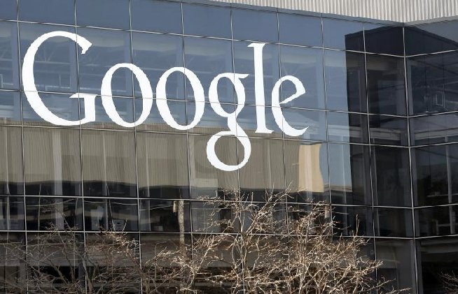 Acţiunile Google ar putea depăşi pragul de 1.000 de dolari în 2013