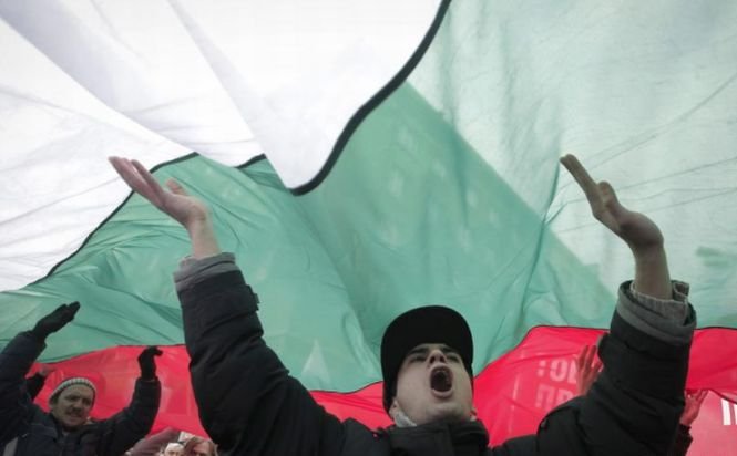 &quot;Suntem mulţi, suntem puternici! STOP Mafiei!&quot; Zeci de mii de bulgari continuă protestele faţă de sărăcie şi corupţie